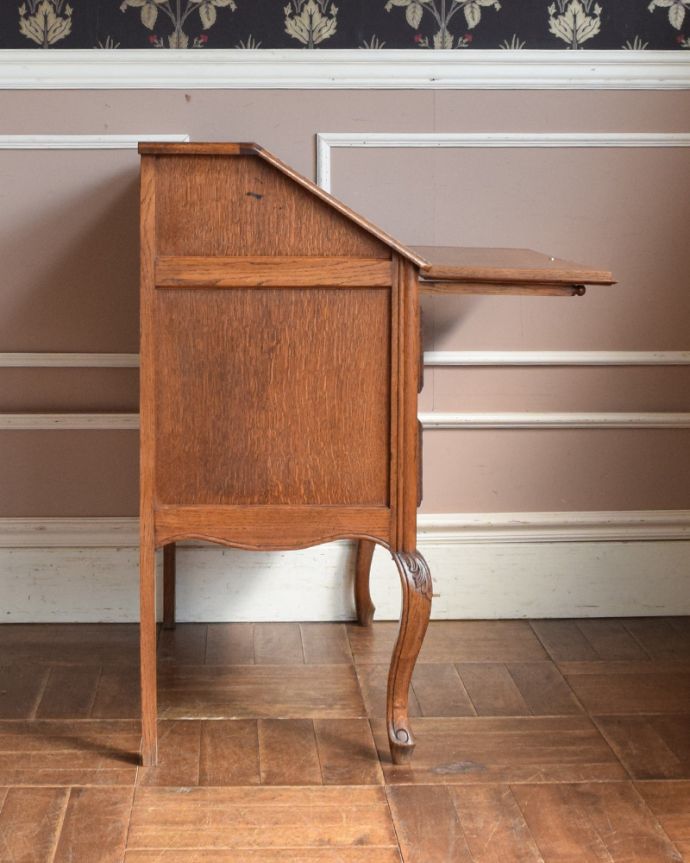 ビューロー　アンティーク家具　フランス輸入の美しいアンティークビューロー（デスク）。ビューローを閉じると、スッキリとしたキャビネットに。(j-1947-f)