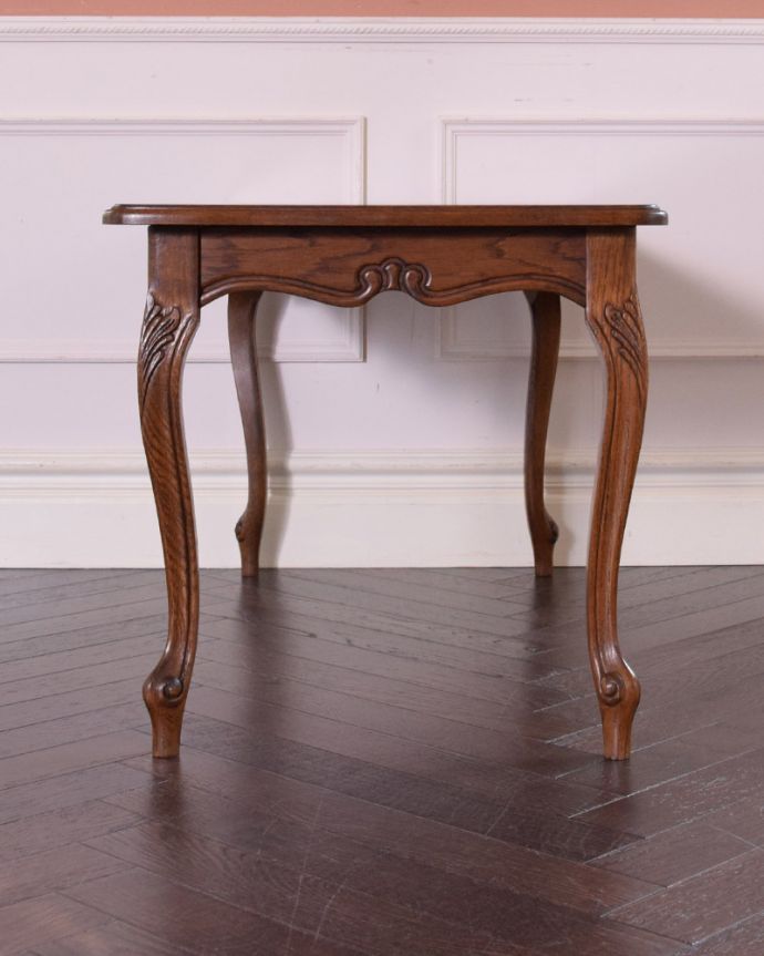 アンティークのテーブル　アンティーク家具　アンティークの南仏家具、美しいデザインの市松模様のコーヒーテーブル。横から見てもステキ横から見るとこんな感じ。(j-1953-f)
