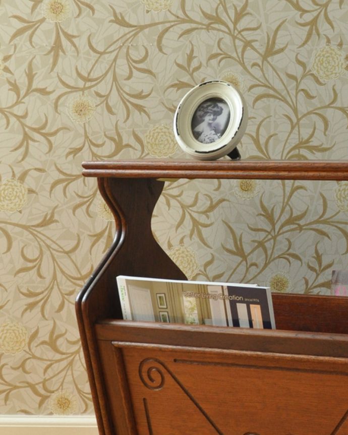 マガジンラック　アンティーク家具　和室にも合うフランス輸入の小さな家具、おしゃれなアンティークマガジンラック。ふちにも装飾が施されています。(j-1954-f)
