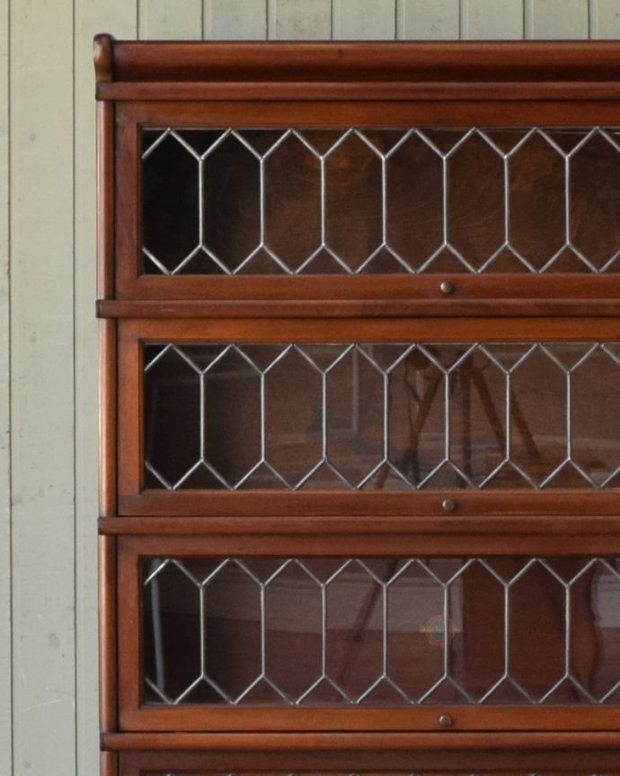 アンティークのキャビネット　アンティーク家具　グローブ・ヴェルニッケ社のアンティーク家具、英国輸入のスタッキングブックケース（本棚）。職人さんの技が生きた装飾です。(j-1963-f)