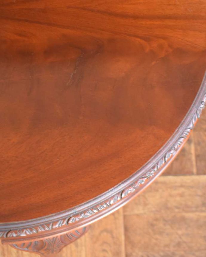 アンティークのテーブル　アンティーク家具　高級マホガニー材を使った美しいアンティークのコンソールテーブル。天板もピッカピカ☆職人がキレイにお直ししているので、天板もとてもキレイです。(j-1982-f)