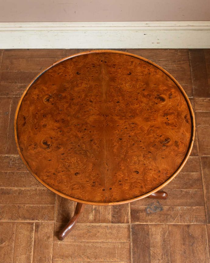 アンティークのテーブル　アンティーク家具　英国アンティーク家具、脚先まで優雅なオケージョナルテーブル（ティルトップテーブル）。テーブルを上から見ると、こんな感じです。(j-1984-f)