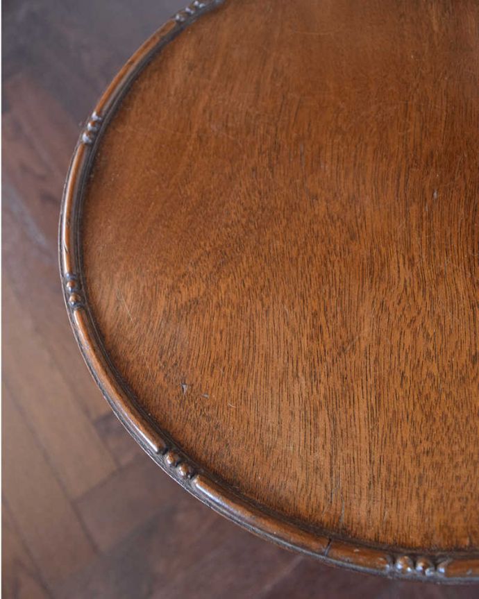 アンティークのテーブル　アンティーク家具　木製のオシャレなアンティーク家具、英国輸入のクラシックなワインテーブル。きちんと修復しているので、届いたその日からお使いいただけます。(j-1991-f)