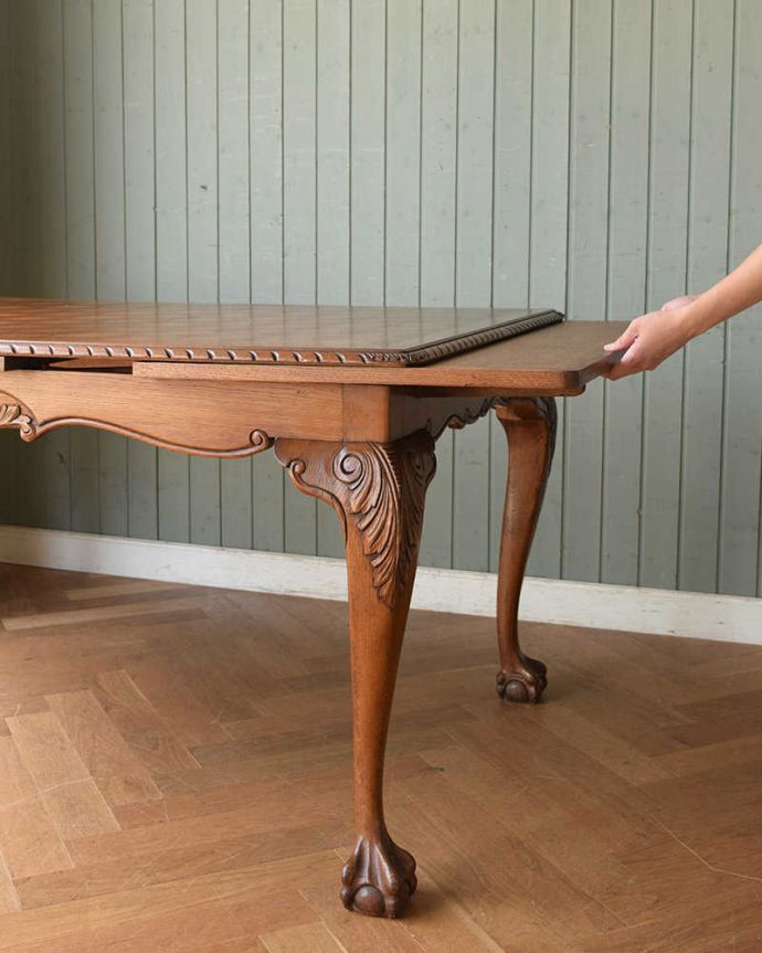 アンティークのテーブル　アンティーク家具　パーケット柄が美しいフランスのドローリーフテーブル（伸張式ダイニングテーブル）。天板は引っ張り出すだけであっという間に大きくなります。(j-2012-f)
