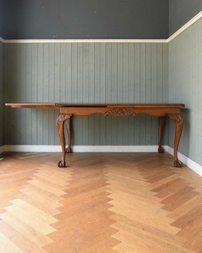 アンティークのテーブル　アンティーク家具　パーケット柄が美しいフランスのドローリーフテーブル（伸張式ダイニングテーブル）。片開きの状態でも使って頂けますよ！【 片開きの状態 】幅210.5×奥行96cm。(j-2012-f)