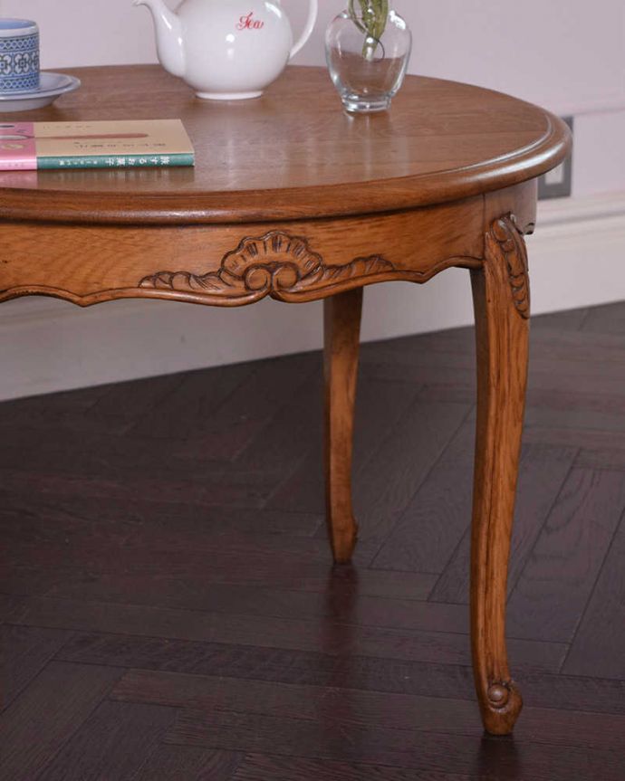 アンティークのテーブル　アンティーク家具　フランスのアンティーク家具、猫脚のオケージョナルテーブル（コーヒーテーブル）。やっぱり自慢はこの脚！一番最初に目に飛び込んでくるフレンチカブリオレレッグ。(j-2043-f)
