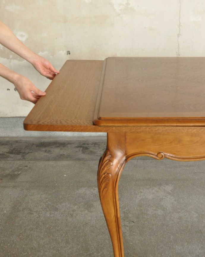 アンティークのテーブル　アンティーク家具　フランスのアンティーク家具、パーケット柄が美しい伸張式のドローリーフテーブル。あっという間にサイズが変えれます。(j-2051-f)