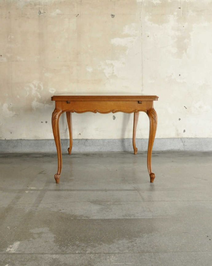 アンティークのテーブル　アンティーク家具　フランスのアンティーク家具、パーケット柄が美しい伸張式のドローリーフテーブル。こちら側も、もちろんキレイです。(j-2051-f)