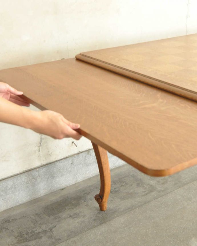 アンティークのテーブル　アンティーク家具　フランスの美しいアンティーク家具、伸張式ダイニングテーブル（ドローリーフテーブル）。あっという間にサイズが変えれます。(j-2076-f)