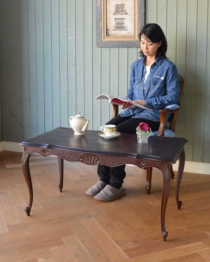 アンティークのテーブル　アンティーク家具　 シックな市松模様がキレイなコーヒーテーブル、フランスのアンティーク家具。フランスらしい優雅な時間もお届けします。(j-2078-f)