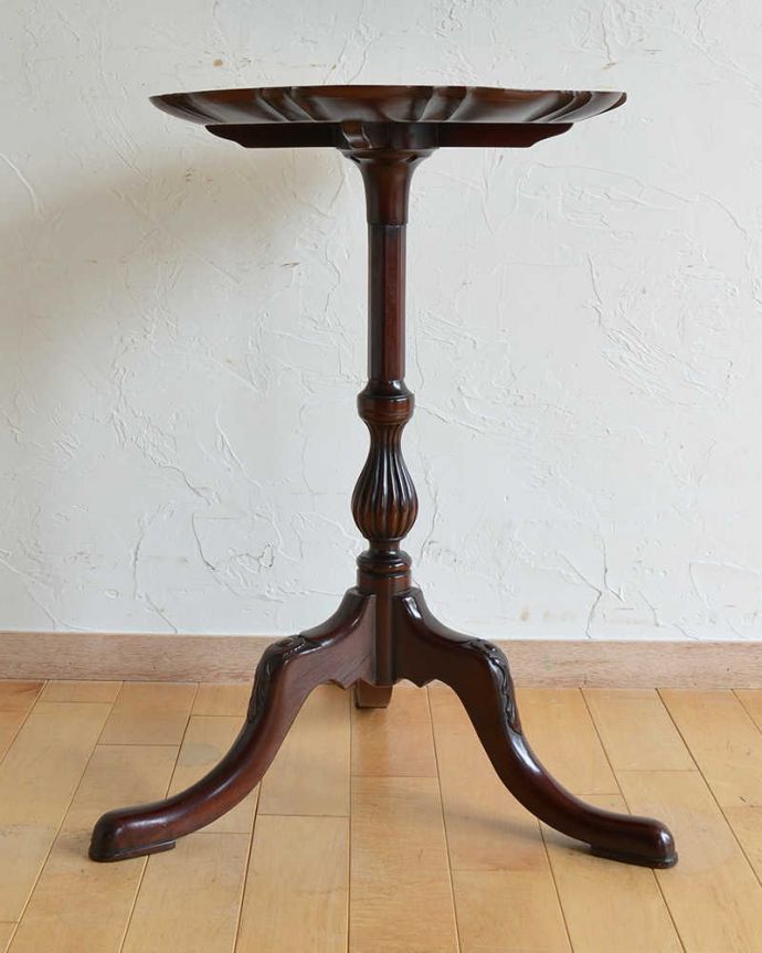 アンティークのテーブル　アンティーク家具　エレガントなアンティーク家具、高級なマホガニー材のワインテーブル。横から見てもステキなんです横から見るとこんな感じ。(j-2100-f)