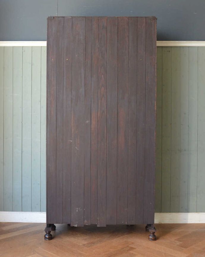 アンティークのキャビネット　アンティーク家具　英国スタイルのアンティーク家具、収納力たっぷりのワードローブ。実は後ろ姿もキレイなんです。(j-2105-f)