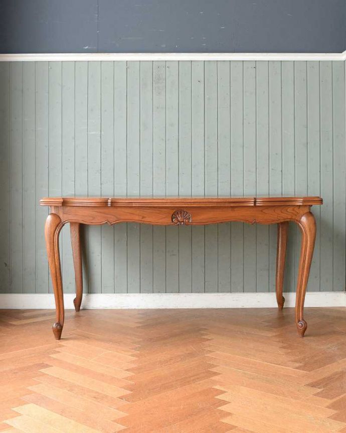 アンティークのテーブル　アンティーク家具　美しいパーケット柄が魅力のアンティーク家具、ドローリーフテーブル（伸張式ダイニングテーブル）。横から見てもステキやっぱり脚の曲線が美しい･･･みんなに自慢したくなる脚線美です。(j-2159-f)