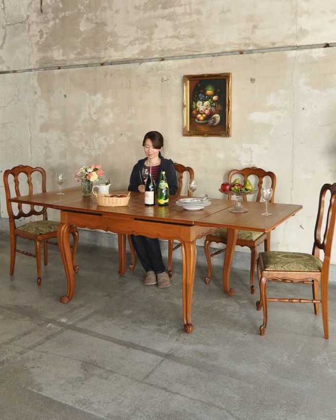 アンティークのテーブル　アンティーク家具　パーケット柄が美しいアンティークのダイニングテーブル(フランスのドローリーフテーブル)。優雅な姿で大きく広がるテーブルフランスサイズのドローリーフテーブルは、日本より大きめのサイズが特長。(j-2171-f)