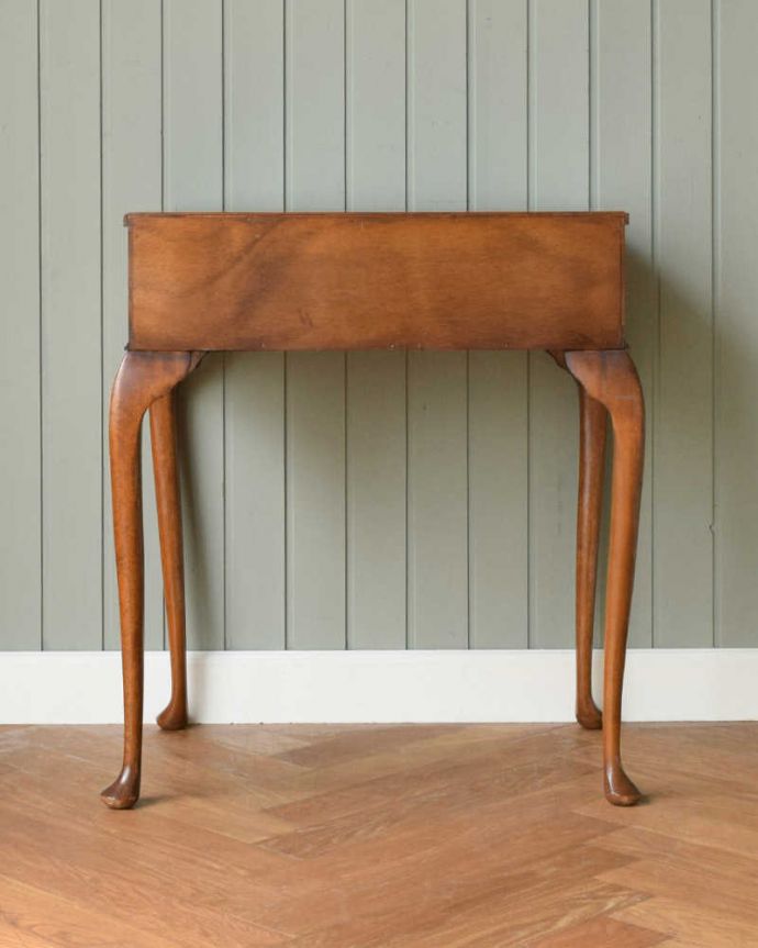 アンティークのテーブル　アンティーク家具　英国のアンティーク家具、引き出し付きの美しいコンソールテーブル 。後ろ姿もキレイなんです。(j-2241-f)