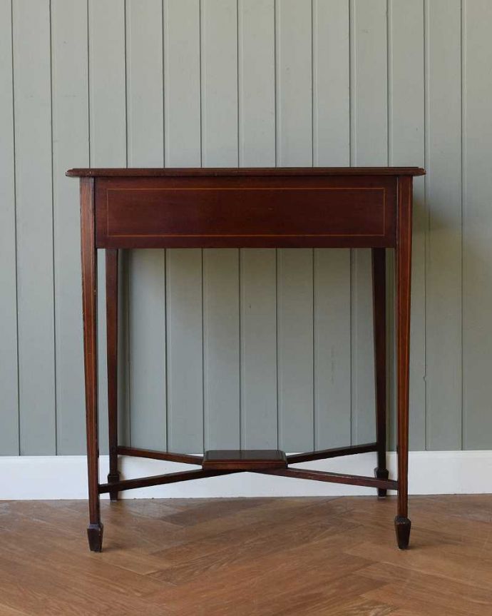 アンティークのデスク・書斎机　アンティーク家具　英国輸入のアンティーク家具、引き出し付きの素敵なホールテーブル（デスク）。後ろ姿もキレイなんです。(j-2284-f)