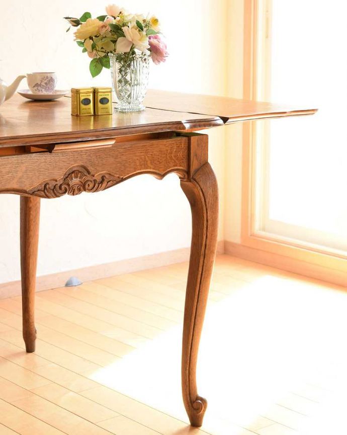 アンティークのテーブル　アンティーク家具　アンティーク　テーブル。やっぱり脚の美しさが自慢なんです！一番最初に目に飛び込んでくるフレンチカブリオレレッグ。(j-2298-f)