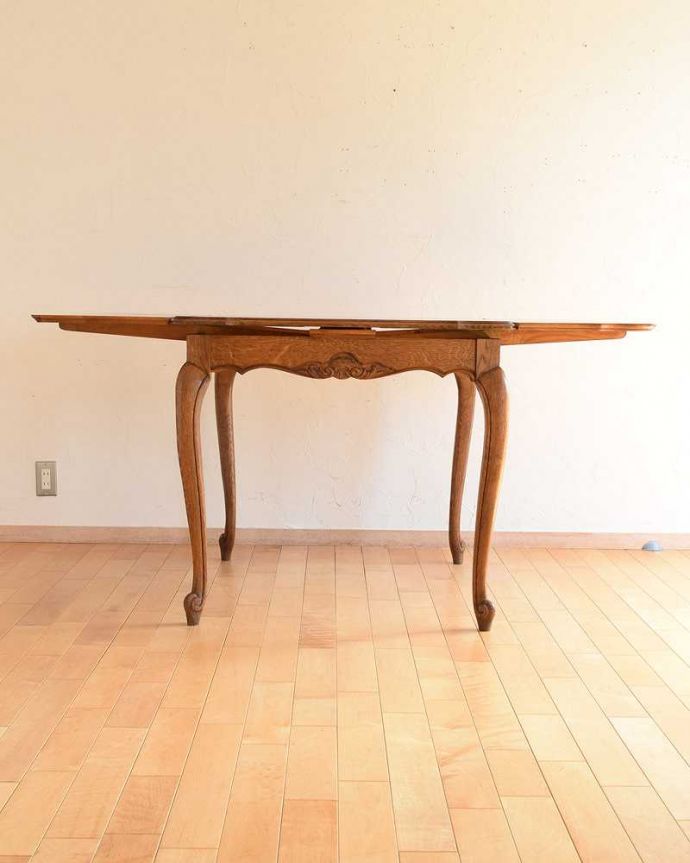 アンティークのテーブル　アンティーク家具　アンティーク　テーブル。両方開くとかなり大きなサイズ！フランスサイズなので、両方開くとかなり大きなダイニング。(j-2298-f)