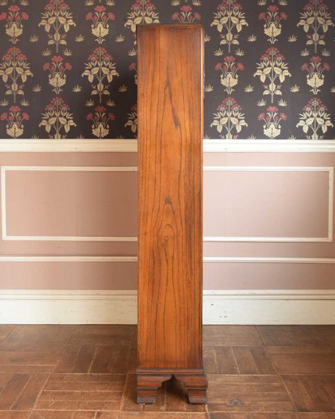 アンティーク｜ロイドルーム　アンティーク家具　英国で見つけたアンティーク家具、オーク材の木製ブックケース（本棚）。横から見てもステキもちろん横もキレイに修復していますので、横顔だって美しいんです。(j-2314-f)