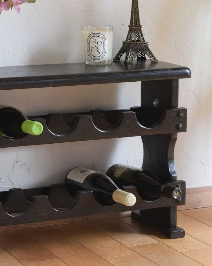 めずらしい家具　アンティーク家具　サイドテーブルにもなるフランスアンティーク木製ワインラック（8本用）。ボトルをしっかり収納してくれますワインを飲む方も飲まない方も、なんだかお洒落なデザインのワインラックはお部屋の中のインテリアになります。(j-2416-f)