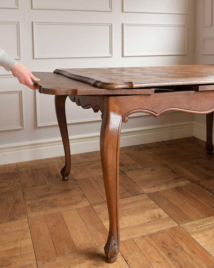 アンティークのテーブル　アンティーク家具　伸張式のフランスアンティーク家具、サイズが変えられるドローリーフテーブル。あっという間にサイズが変えれます。(j-2455-f)