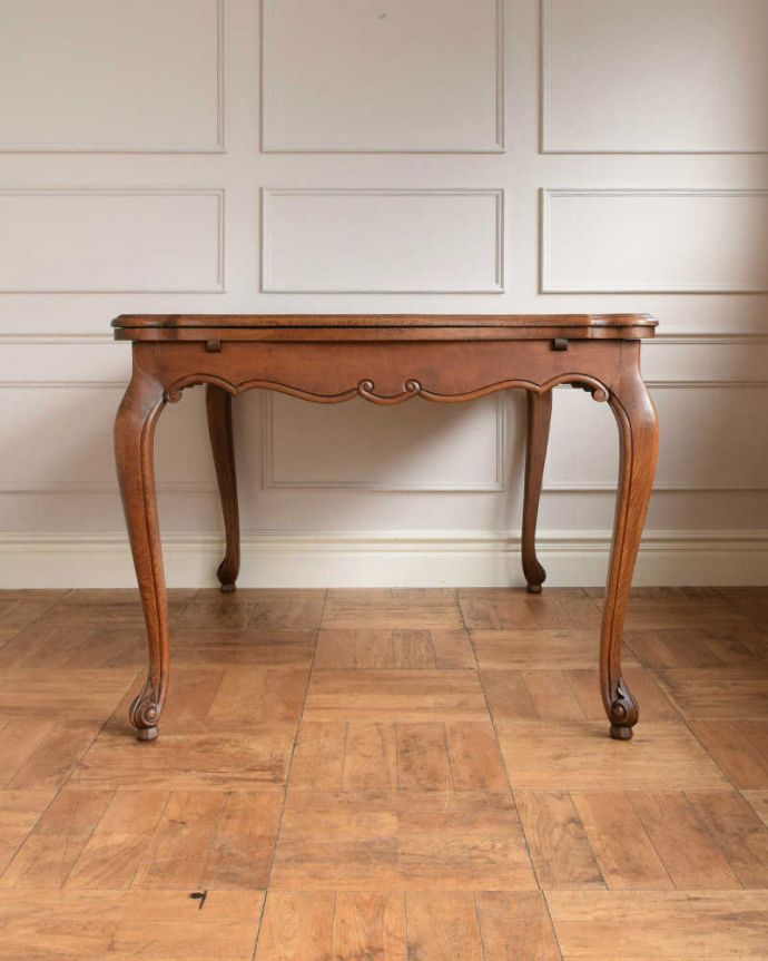 アンティークのテーブル　アンティーク家具　伸張式のフランスアンティーク家具、サイズが変えられるドローリーフテーブル。こちら側も、もちろんキレイです。(j-2455-f)