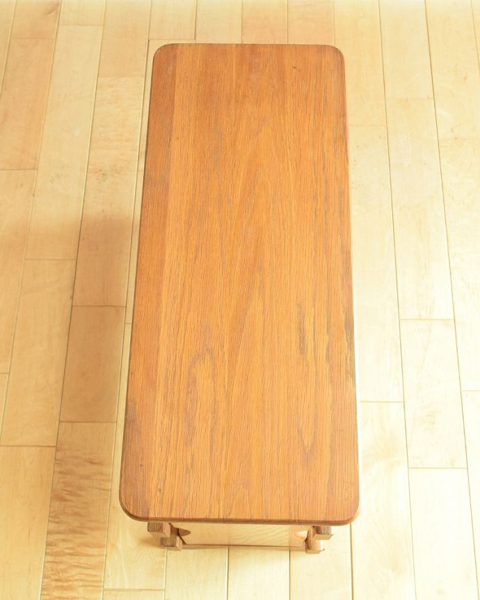 めずらしい家具　アンティーク家具　サイドテーブルにもなるフランスアンティーク木製ワインラック（10本用）。ココも使えてさらに便利上から見るとこんな感じです。(j-2495-f)