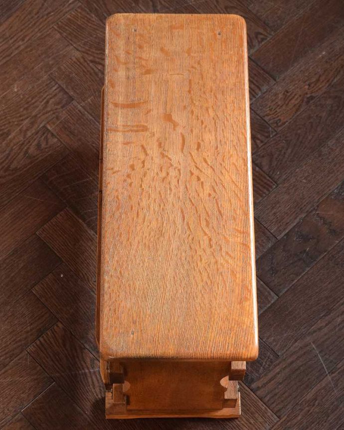 めずらしい家具　アンティーク家具　サイドテーブルにもなるフランスアンティーク木製ワインラック（8本用）。ココも使えてさらに便利上から見るとこんな感じです。(j-2507-f)