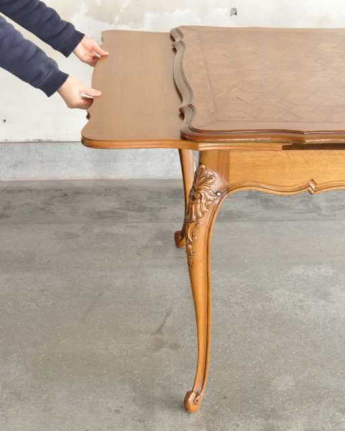 アンティークのテーブル　アンティーク家具　フランス輸入の美しいアンティーク家具、ドローリーフテーブル（伸張式ダイニングテーブル） 。あっという間にサイズが変えれます。(j-2510-f)