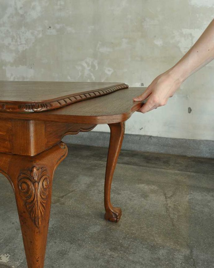 アンティークのテーブル　アンティーク家具　フランス輸入の美しいアンティーク家具、ドローリーフテーブル（伸張式ダイニングテーブル）。あっという間にサイズが変えれます。(j-2515-f)
