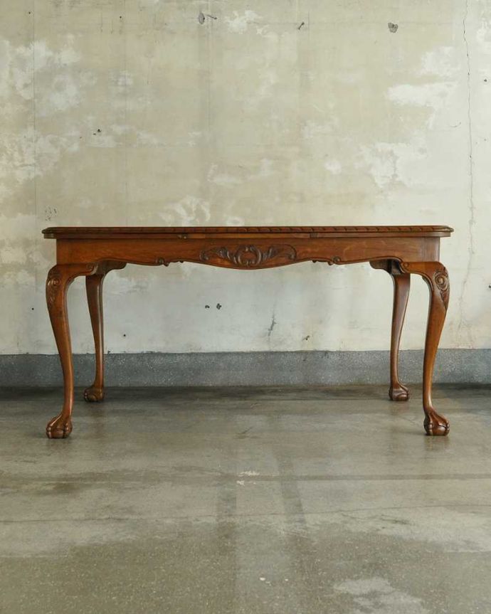アンティークのテーブル　アンティーク家具　フランス輸入の美しいアンティーク家具、ドローリーフテーブル（伸張式ダイニングテーブル）。横から見てもステキやっぱり脚の曲線が美しい･･･みんなに自慢したくなる脚線美です。(j-2515-f)