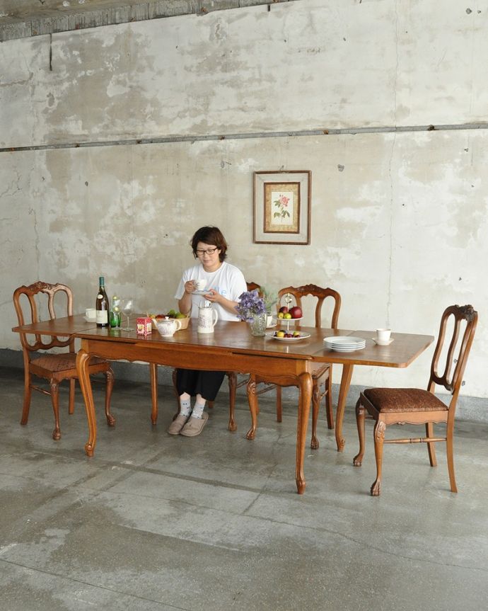 フランス輸入の美しいアンティーク家具、ドローリーフテーブル（伸張式ダイニングテーブル）