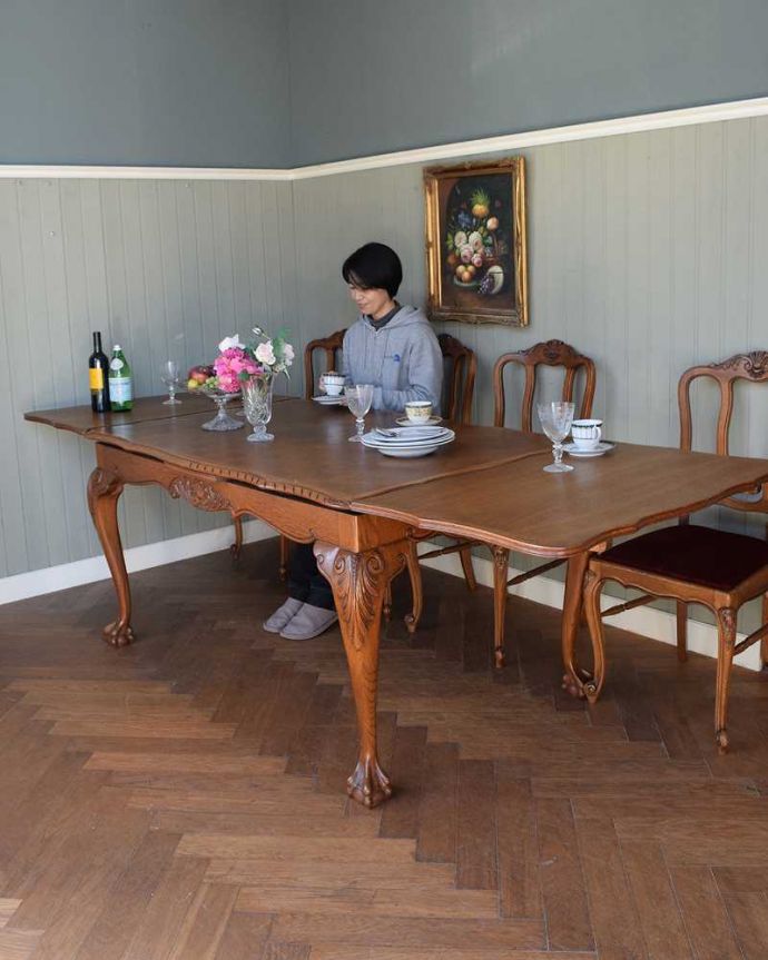 アンティークのテーブル　アンティーク家具　フランス輸入の美しいアンティーク家具、ドローリーフテーブル（伸張式ダイニングテーブル）。優雅な姿で大きく広がるテーブルフランスサイズのドローリーフテーブルは、日本より大きめのサイズが特長。(j-2544-f)
