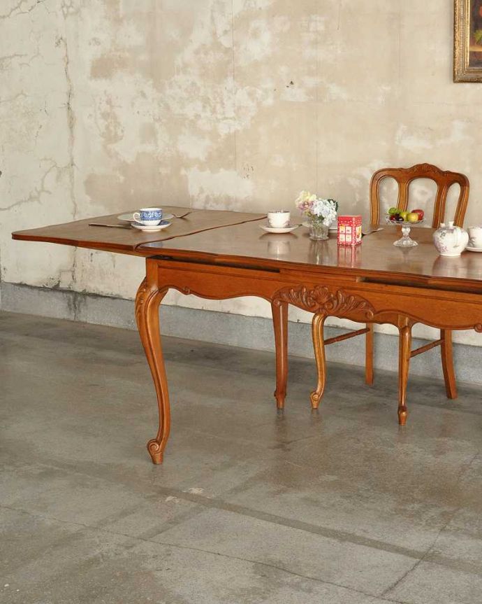 アンティークのテーブル　アンティーク家具　フランス輸入の美しいドローリーフテーブル、パーケットリーの伸張式ダイニングテーブル。やっぱり脚の美しさが自慢なんです！一番最初に目に飛び込んでくるフレンチカブリオレレッグ。(j-2555-f)