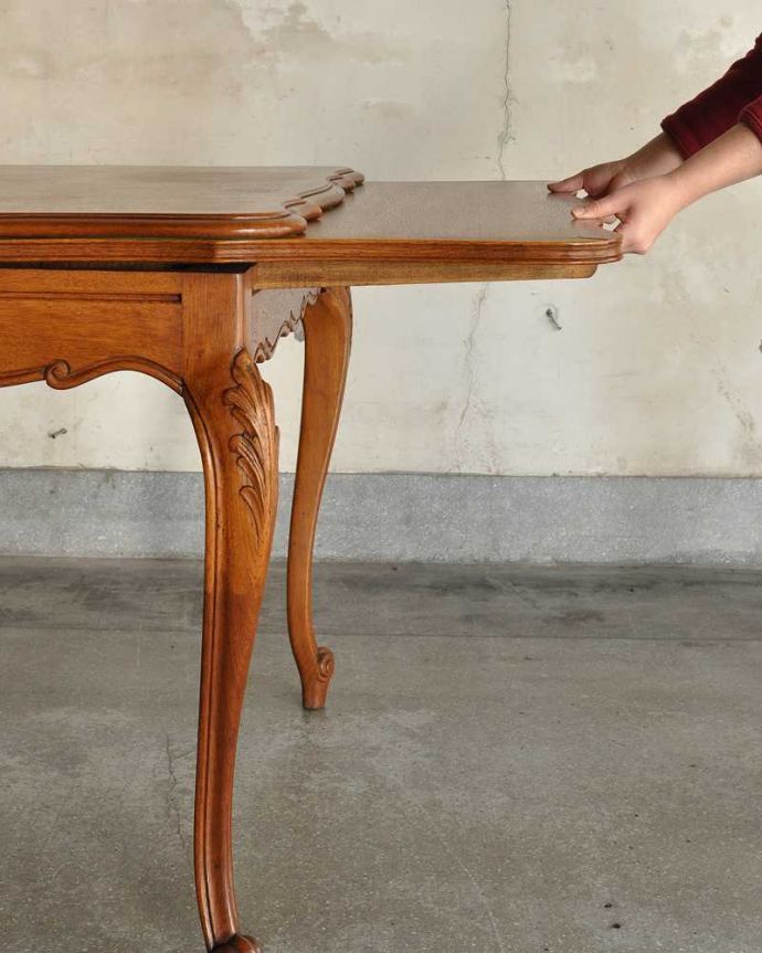 アンティークのテーブル　アンティーク家具　フランス輸入の美しいドローリーフテーブル、パーケットリーの伸張式ダイニングテーブル。あっという間にサイズが変えれます。(j-2555-f)