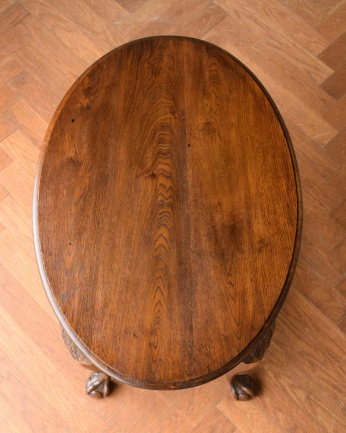 アンティークのテーブル　アンティーク家具　フランスのアンティーク家具、装飾の美しいオケージョナルテーブル。天板の形を見てみると･･･テーブルの形を上から見ると、こんな感じです。(j-2625-f)