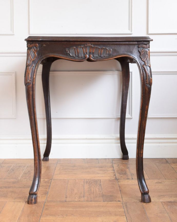 アンティークのテーブル　アンティーク家具　フランスの美しいアンティーク家具、猫脚が優雅なオケージョナルテーブル。クルッと回転。(j-2647-f)