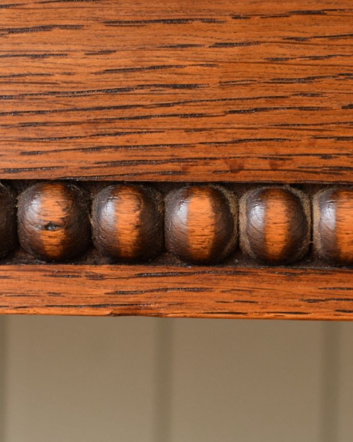 アンティークのテーブル　アンティーク家具　オケージョナルテーブル。うっとりする美しさアンティークだから手に入る美しい彫。(j-2648-f)