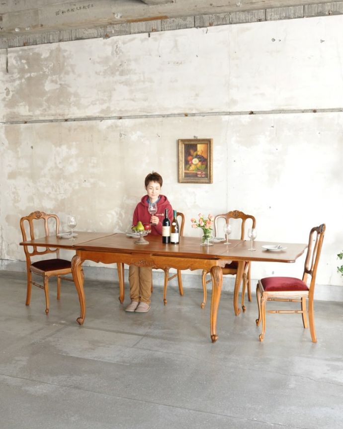アンティークのテーブル　アンティーク家具　伸長式のフランスらしいダイニングテーブル、天板が美しいドローリーフテーブル。優雅な姿で大きく広がるテーブルフランスサイズのドローリーフテーブルは、日本より大きめのサイズが特長。(j-2668-f)