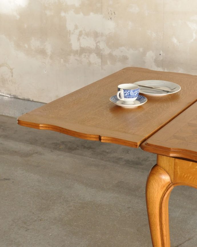 アンティークのテーブル　アンティーク家具　フランスから届いたアンティークのドローリーフテーブル、美しい伸長式のテーブル。やっぱり脚の美しさが自慢なんです！一番最初に目に飛び込んでくるフレンチカブリオレレッグ。(j-2672-f)