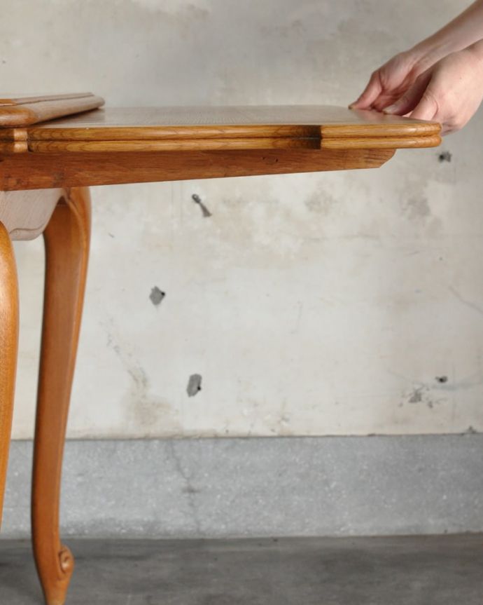 アンティークのテーブル　アンティーク家具　フランスから届いたアンティークのドローリーフテーブル、美しい伸長式のテーブル。あっという間にサイズが変えれます。(j-2672-f)