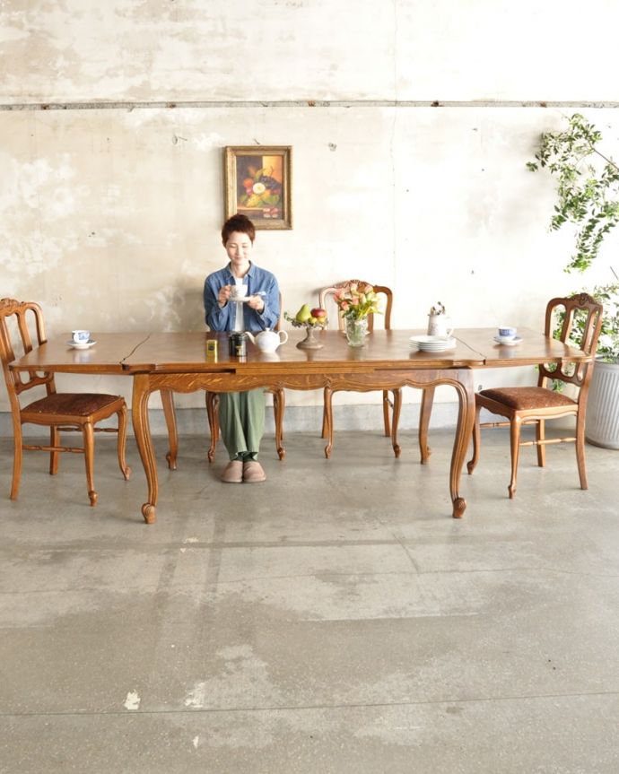 アンティークのテーブル　アンティーク家具　フランスの伸長式テーブル、猫脚が優雅なアンティークのダイニングテーブル。優雅な姿で大きく広がるテーブルフランスサイズのドローリーフテーブルは、日本より大きめのサイズが特長。(j-2673-f)