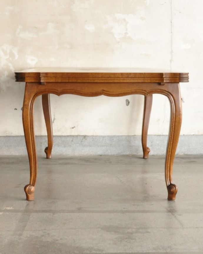 アンティークのテーブル　アンティーク家具　フランスの伸長式テーブル、猫脚が優雅なアンティークのダイニングテーブル。こちら側も、もちろんキレイです。(j-2673-f)