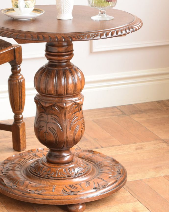 アンティークのテーブル　アンティーク家具　オケージョナルテーブル。アンティークらしい美しいデザインが魅力脚のデザインを見ているだけでうっとりするくらい美しい･･･落ち着いた雰囲気は、和室にも似合います。(j-2676-f)