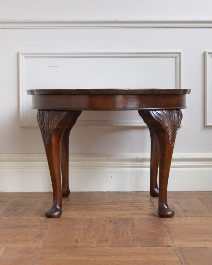 アンティークのテーブル　アンティーク家具　オケージョナルテーブル　横から見ると･･･スッキリと伸びた美しい脚。(j-2700-f)
