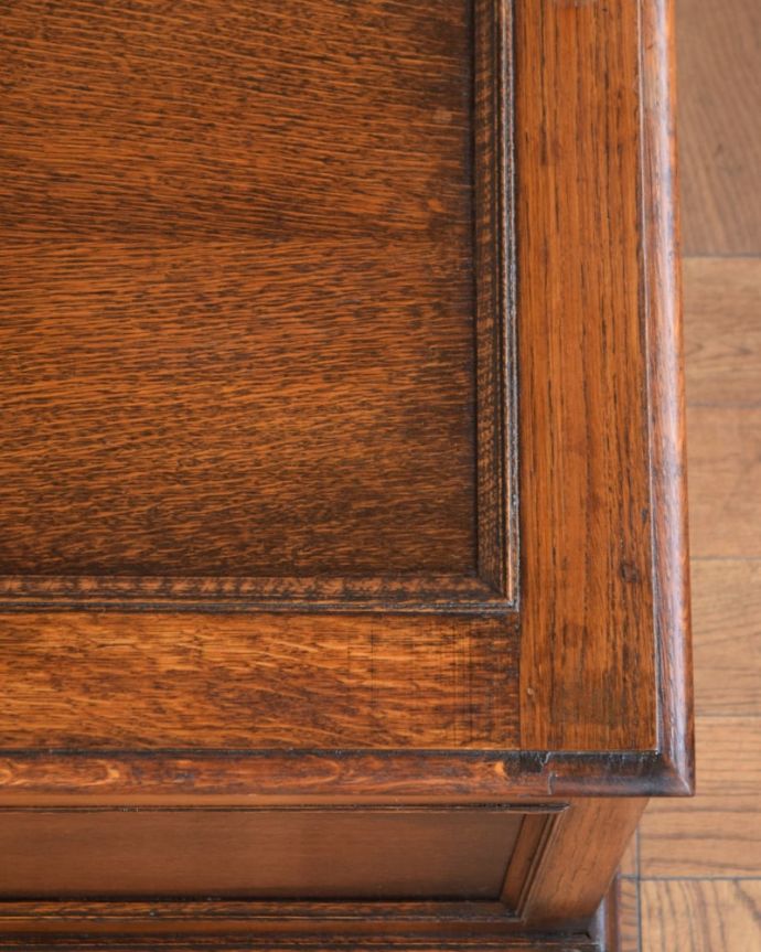 ブランケットボックス・収納ボックス　アンティーク家具　コファー　近くで見ると･･･テーブル代わりにも使えるコファ。(j-2713-f)