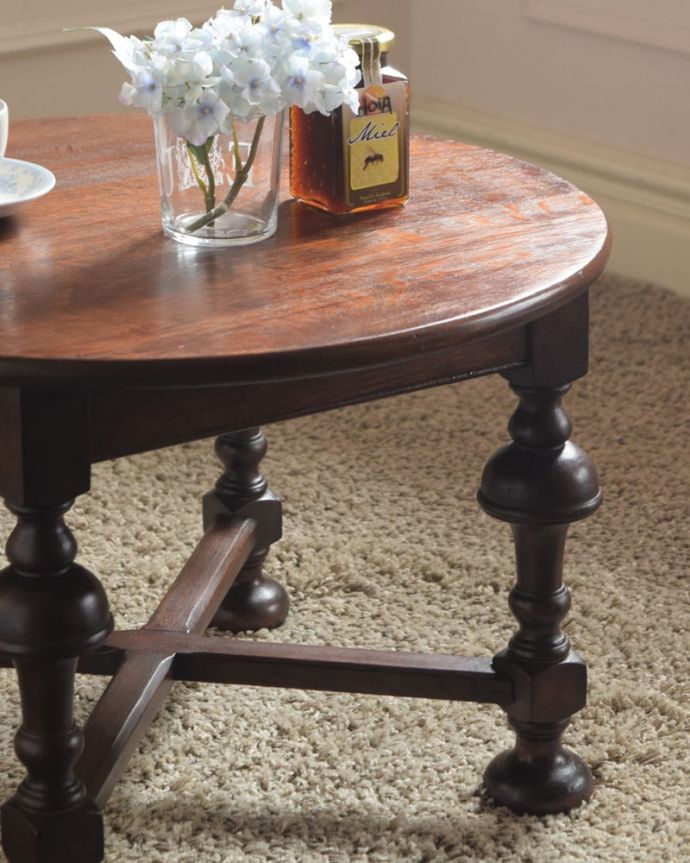 アンティークのテーブル　アンティーク家具　オケージョナルテーブル　カッコよく目立つデザインの脚彫がカッコイイバルボスレッグが一番の特徴。(j-2720-f)