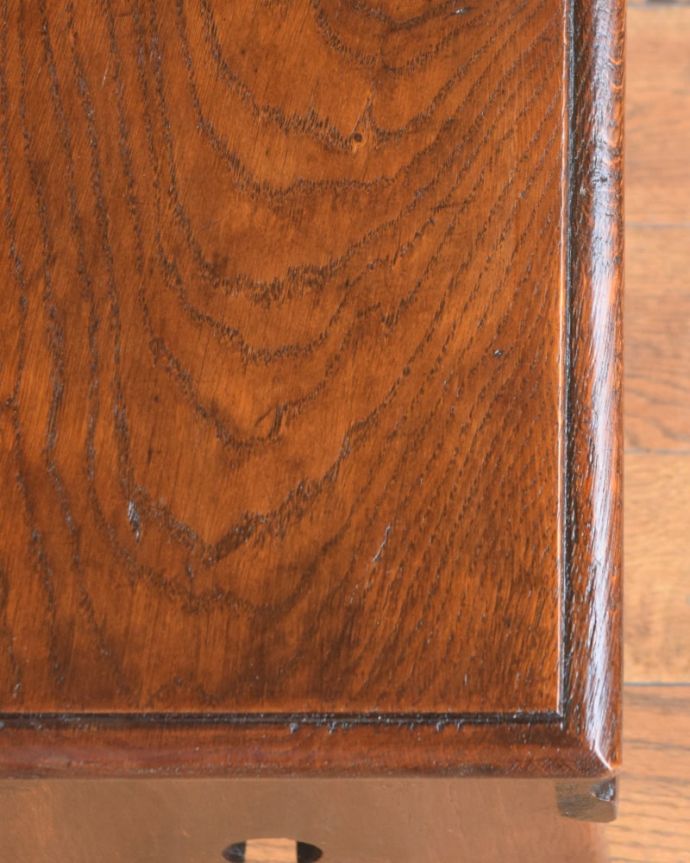 ブランケットボックス・収納ボックス　アンティーク家具　コファー　近くで見ると･･･テーブル代わりにも使えるコファ。(j-2725-f)