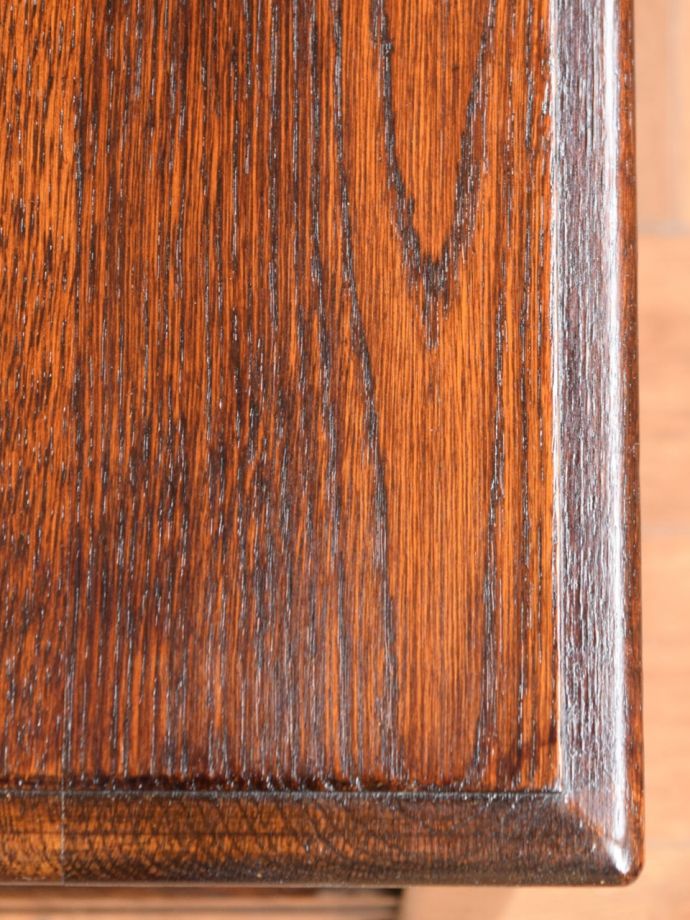 ブランケットボックス・収納ボックス　アンティーク家具　コファー　近くで見ると･･･テーブル代わりにも使えるコファ。(j-2741-f)
