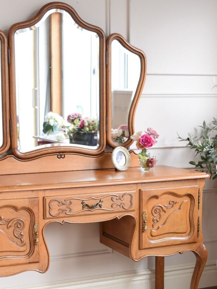 フランスのアンティーク家具、猫脚の優雅な三面鏡のドレッサーテーブル